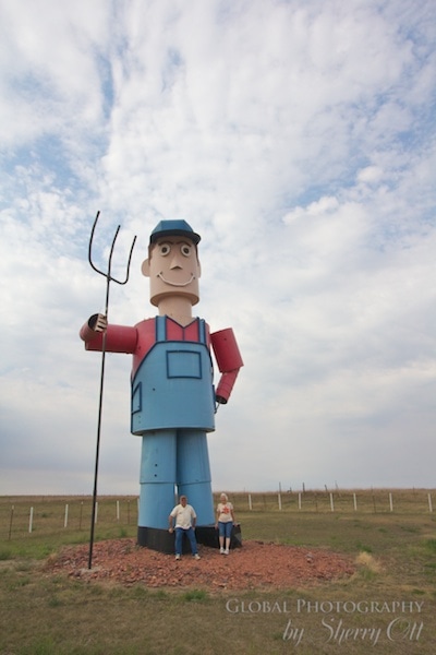 The tin farmer on the enchanted highway
