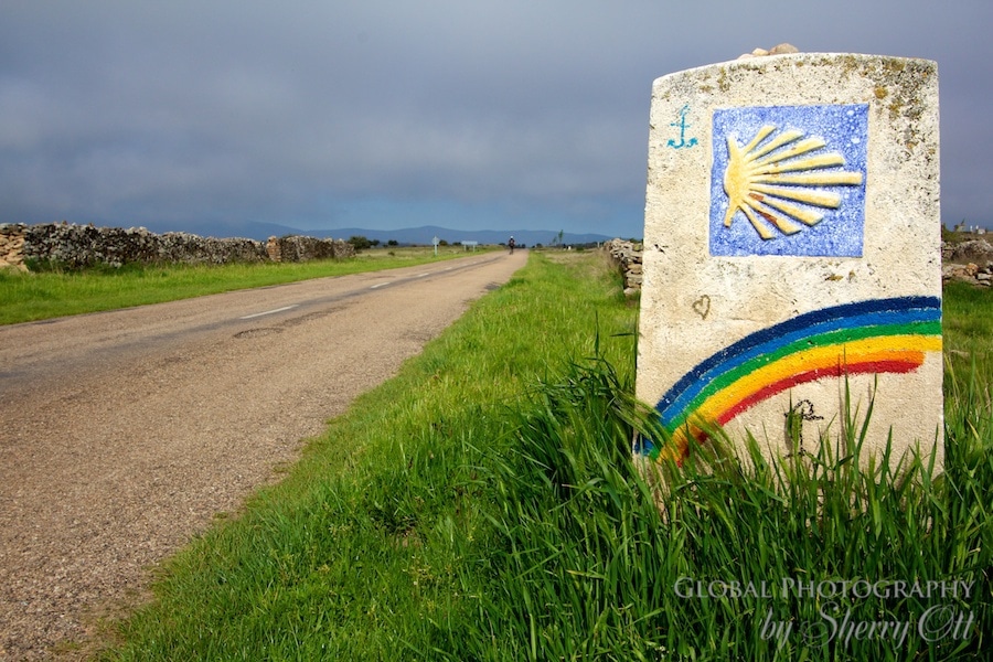camino rainbow trail marker