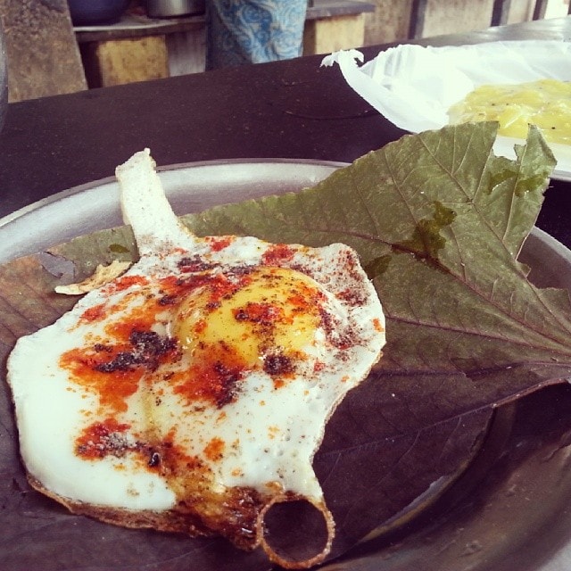 egg & chapati on the side of the road in India
