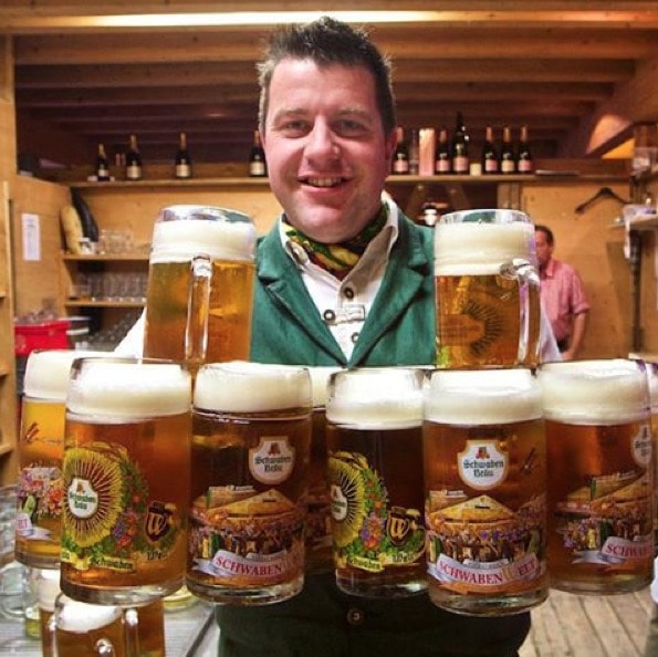 The Incredible Hulk! One of the Cannstatter Volksfest waiters getting his workout - 12 liters of #beer with 2 hands! He even smiled as.I made him hold the pose while I shot a number of pics! #goodsport #enjoystuttgart