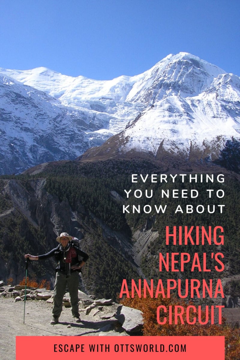Nepal annapurna circuit hiker