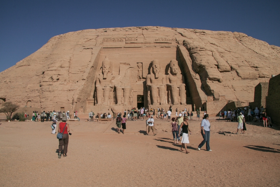 abu simbel temple egypt