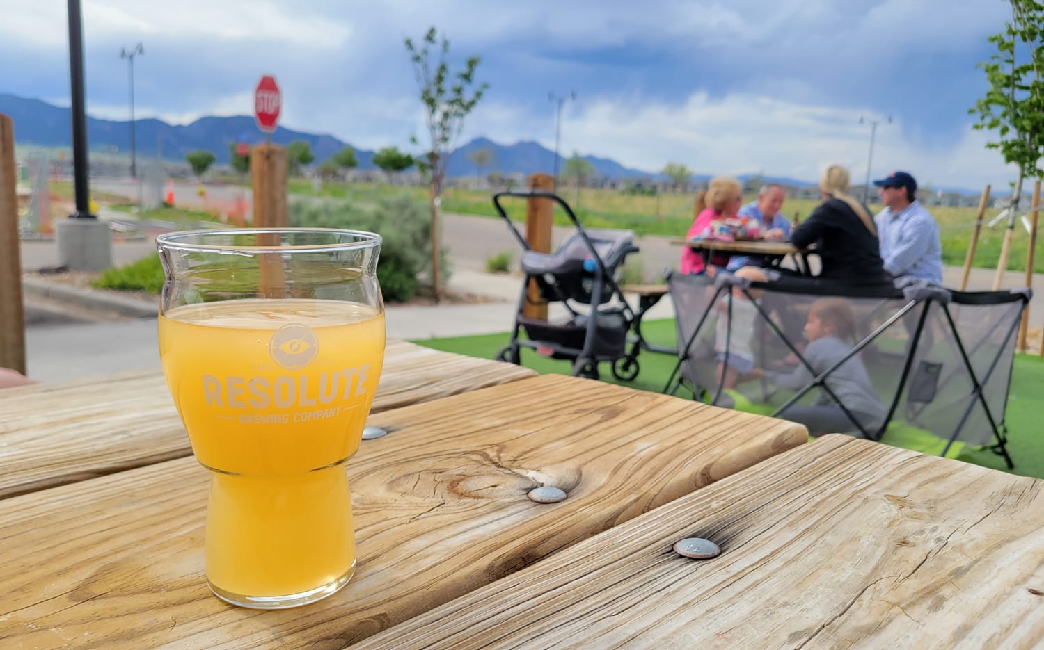 resolute brewing patio