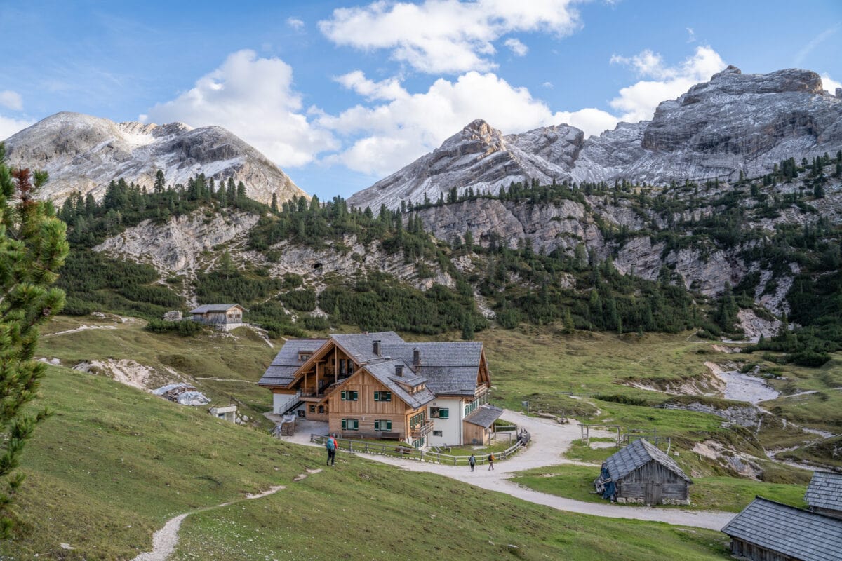 Alta via 1 rifugio mountain hut