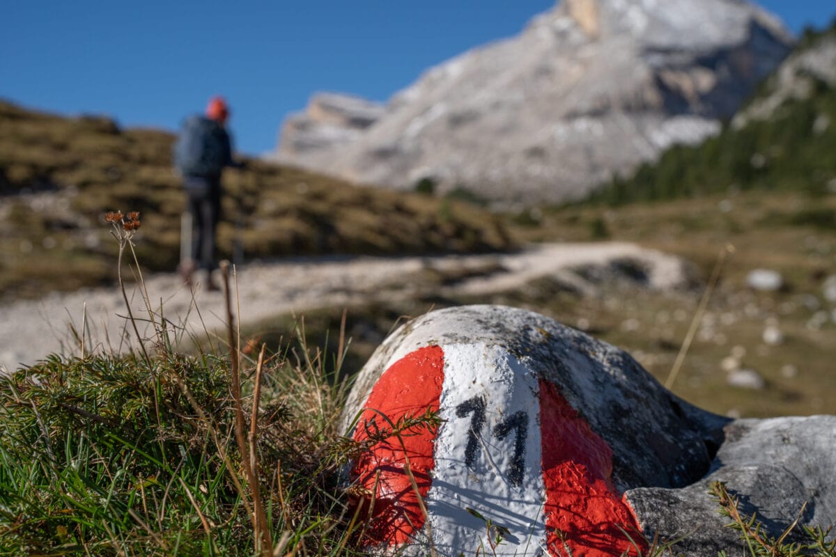 alta via 1 trail markings