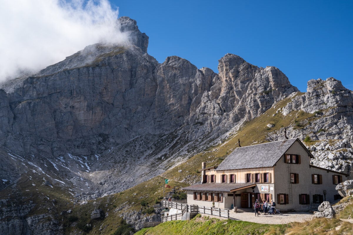 Alta via 1 rifugio mountain hut