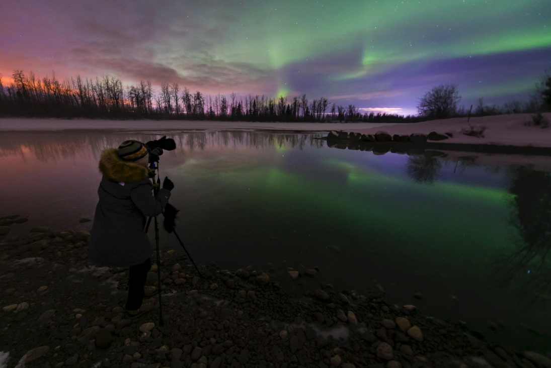 photographing nothern lights in alaska