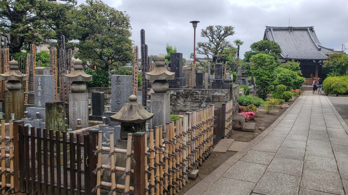 Yanaka cemetery off the beaten path