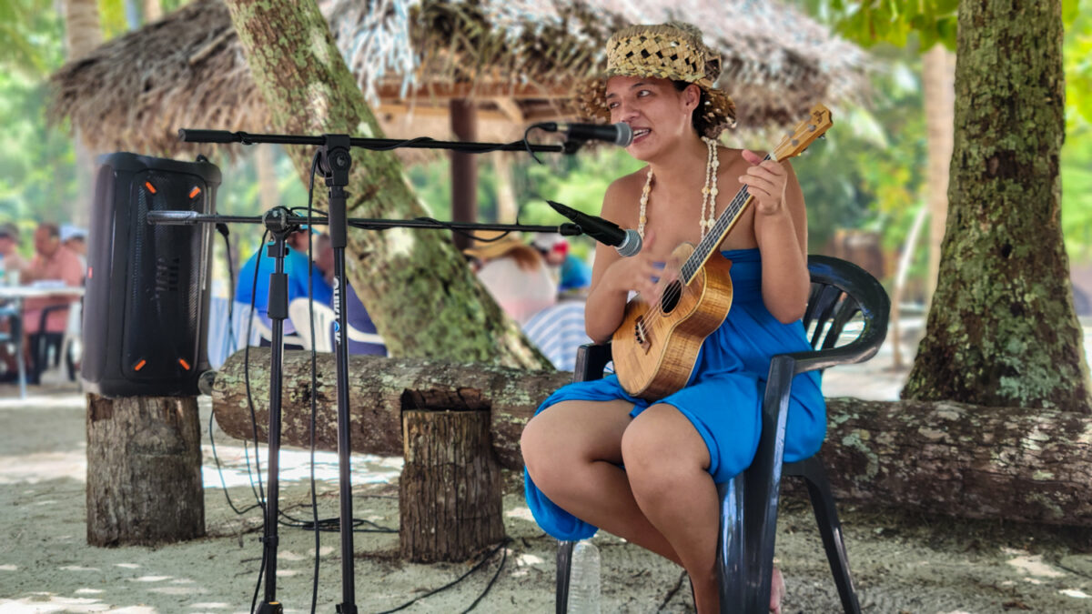 Tahiti cultural ambassador windstar