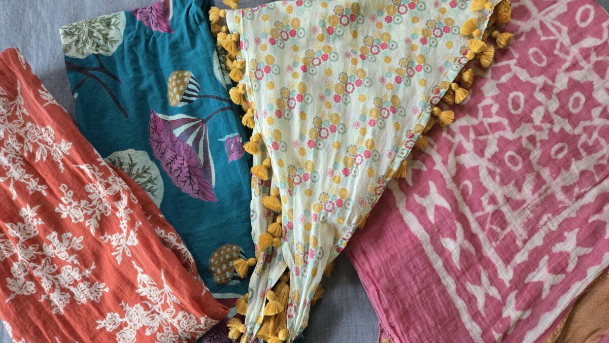 travel scarf for color